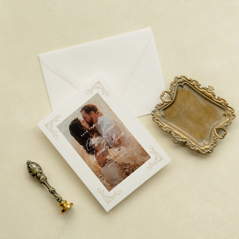 Save the date card - Vienna design