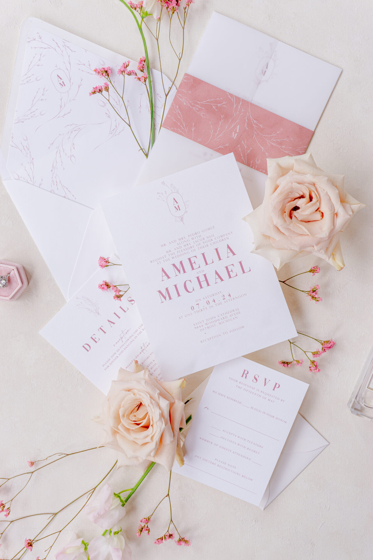 Minimalist wedding invitations featuring clean lines, modern typography, and simple elegant details for an effortlessly sophisticated wedding.