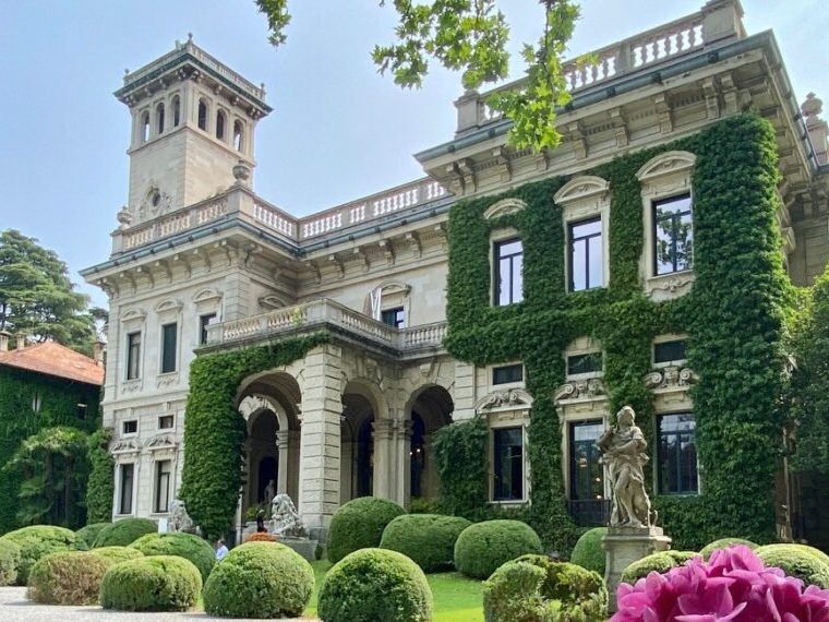 Villa Erba Wedding Venue on Lake Como – A breathtaking view of Villa Erba’s historic estate with its elegant Italian architecture and scenic lakefront setting.